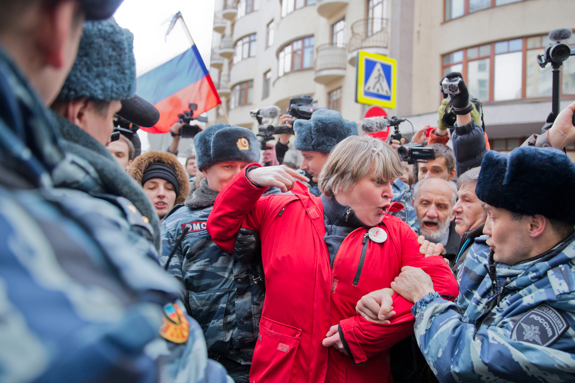 Задержание правозащитницы Аллы Фроловой, 21 февраля 2014 год / Фото: Евгений Фельдман