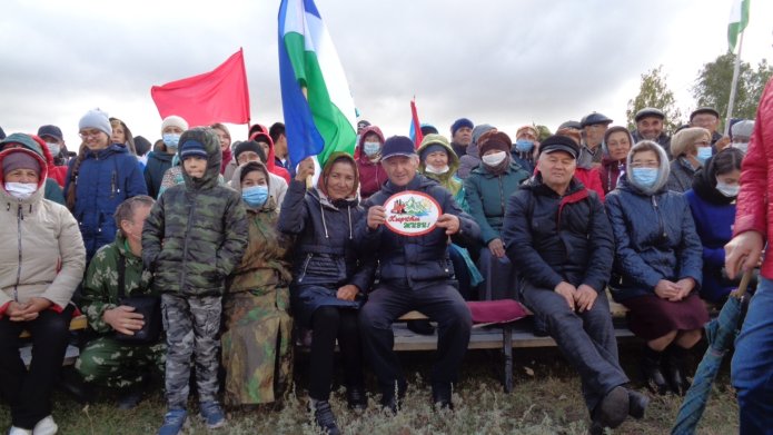 Участники народного схода в селе Аскарово, 20 сентября 2020 года / Фото: группа «Ташбулат в объективе» во ВКонтакте