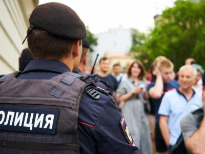      В Подмосковье полиция массово навещает участников марша в поддержку Голунова
    