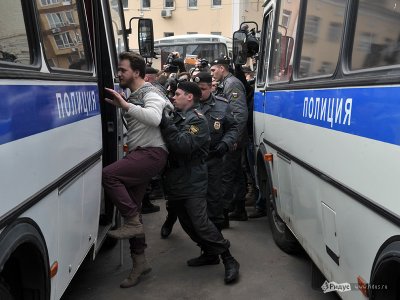      Задержания на акции в поддержку Pussy Riot у Таганского суда
    